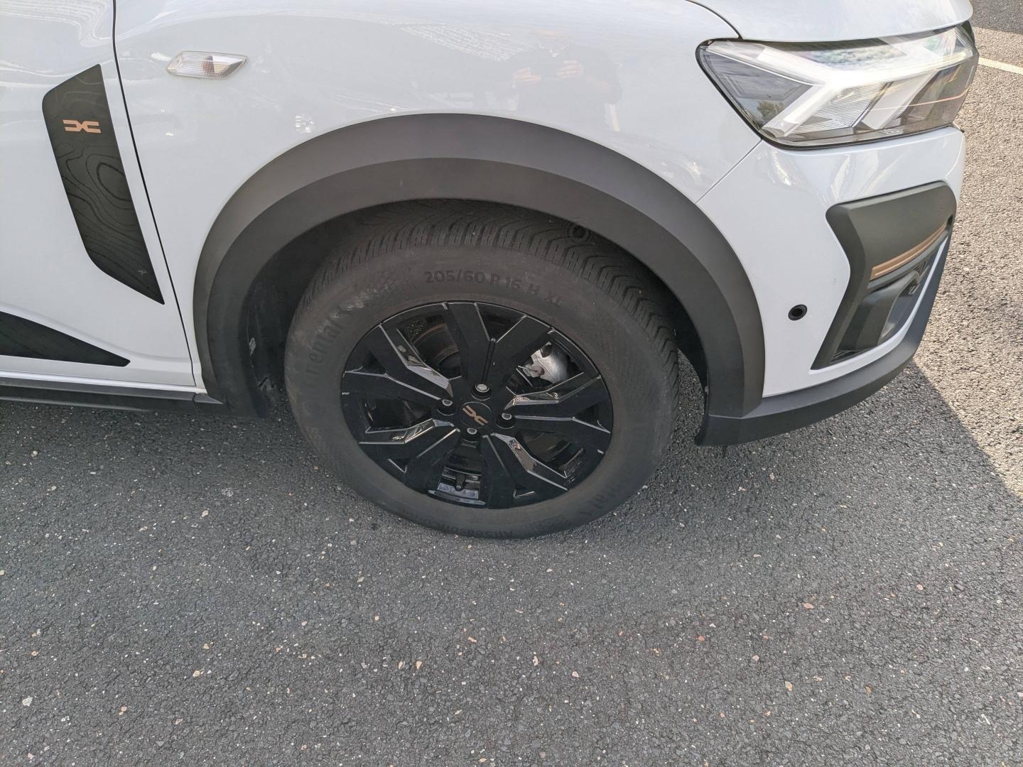 DACIA Jogger 1.6 hybrid 140ch Extreme 5 places - Photo 11
