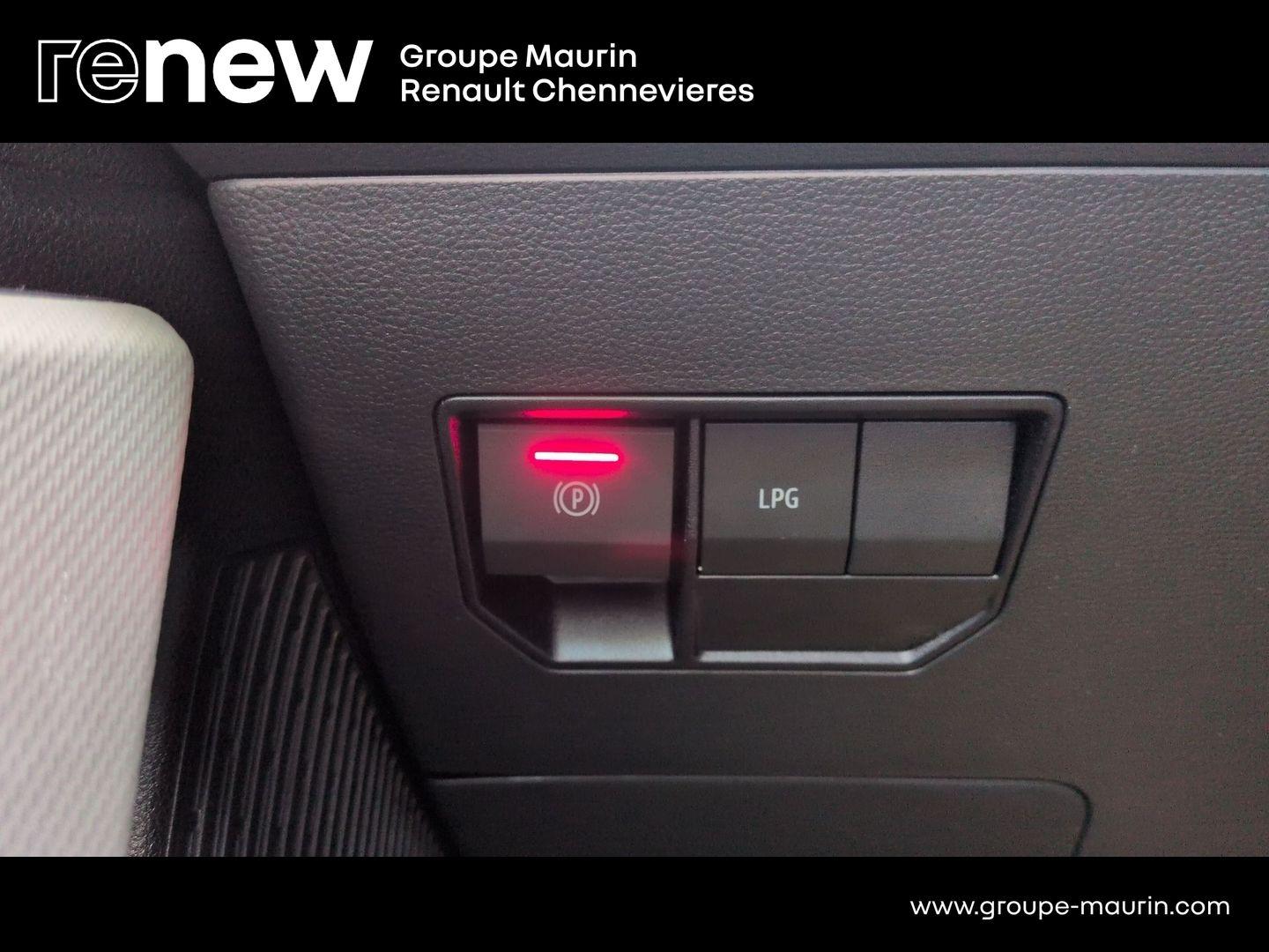 DACIA Duster 1.2 hybrid-G 150ch Extreme 4x4 - Photo 19