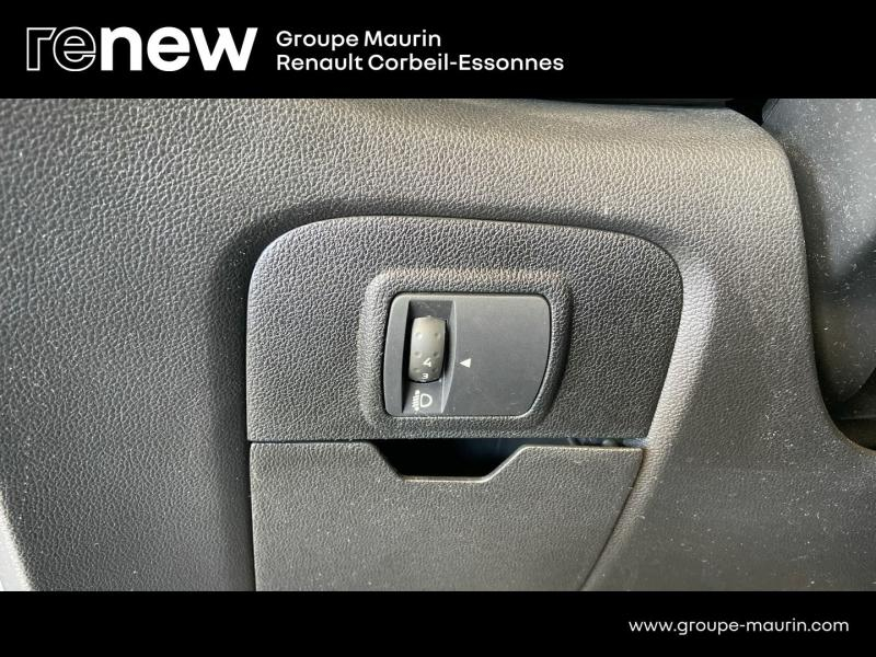 RENAULT Scenic d’occasion à vendre à CORBEIL-ESSONNES chez GRAND GARAGE FERAY SAE (Photo 16)