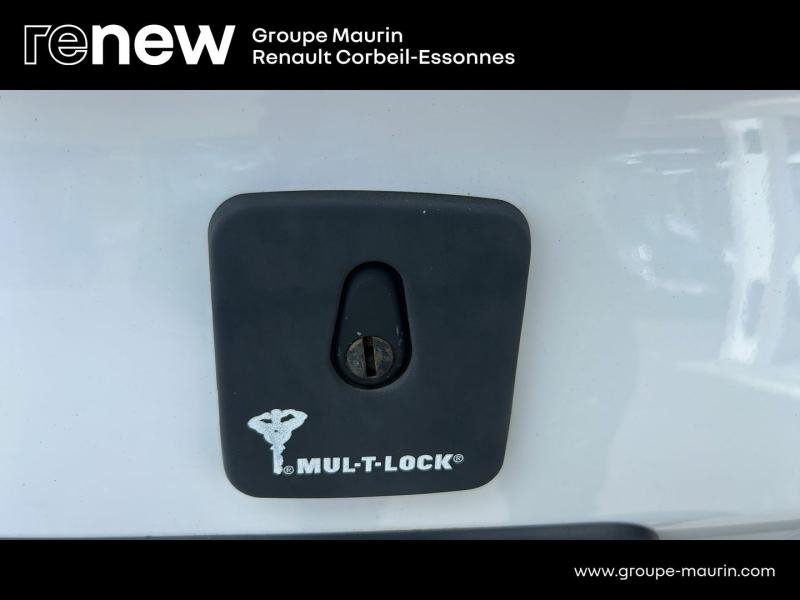 RENAULT Trafic Fg VUL d’occasion à vendre à CORBEIL-ESSONNES chez GRAND GARAGE FERAY SAE (Photo 11)