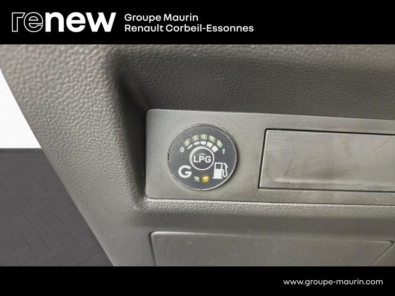 RENAULT Captur d’occasion à vendre à CORBEIL-ESSONNES chez GRAND GARAGE FERAY SAE (Photo 19)